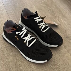 Brand New OluKai Huai Black and White Womens Athletic Shoes Sleek Modern Design